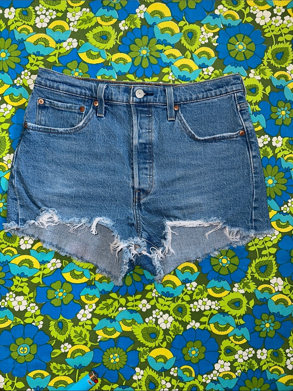 Levi Strauss Levi’s 501 Blue Jean Cutoff Shorts Distressed frayed Denim 31